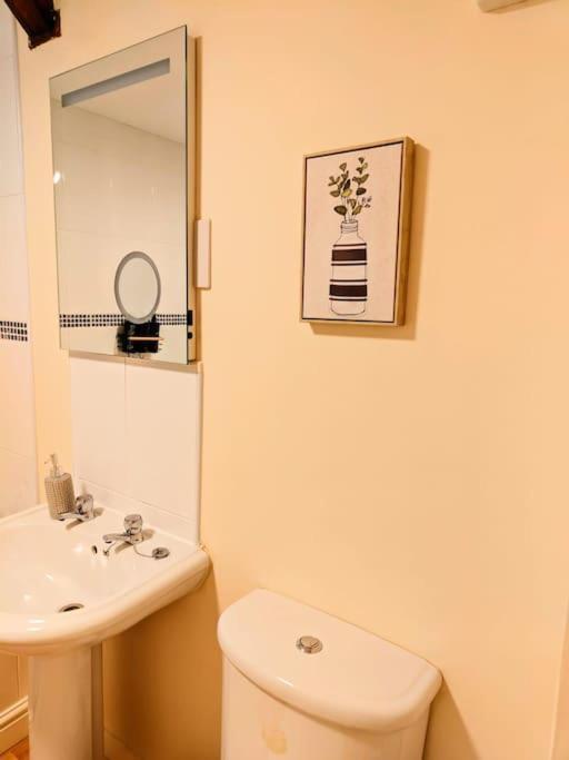 Cosy Central Modern Apartment Nantwich Buitenkant foto